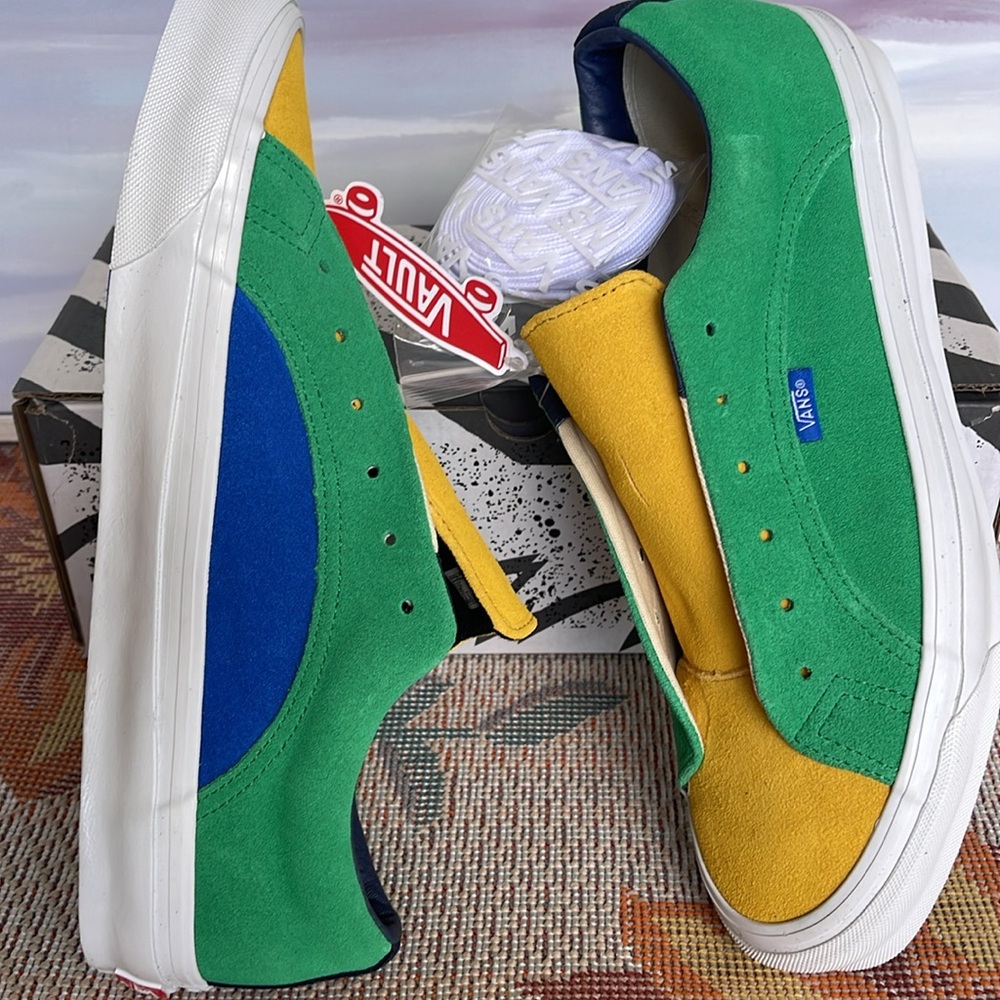 Vans Men’s 0g Lampin Lx
Off The Wall Green/Yellow
VN0A7Q4U021
Sneakers - Picture 11 of 16